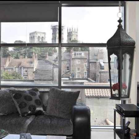 Churchill Two Bedroom Apartments With Free Parking And The Minster View York Extérieur photo