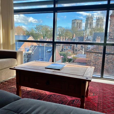 Churchill Two Bedroom Apartments With Free Parking And The Minster View York Extérieur photo