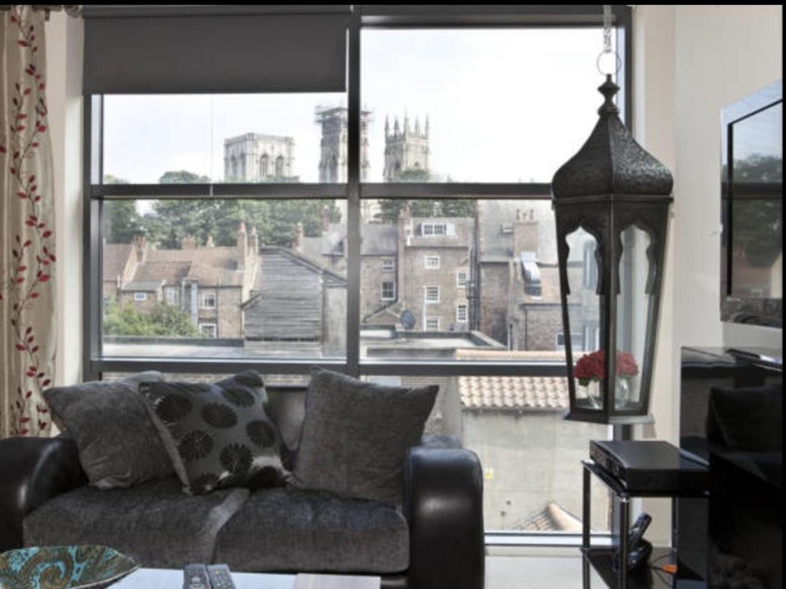 Churchill Two Bedroom Apartments With Free Parking And The Minster View York Extérieur photo