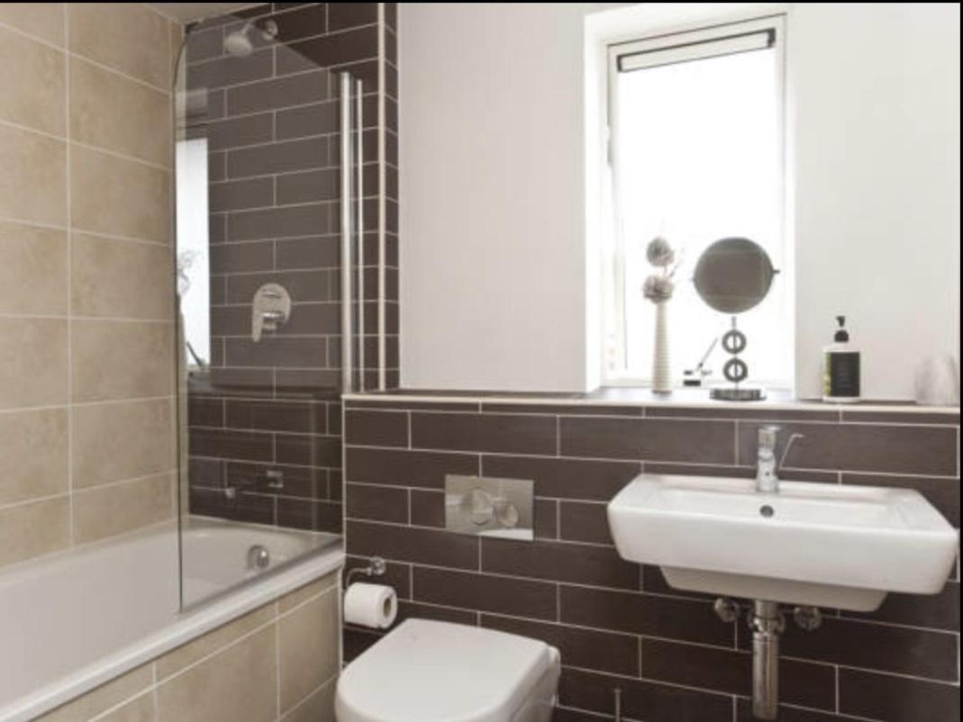 Churchill Two Bedroom Apartments With Free Parking And The Minster View York Extérieur photo