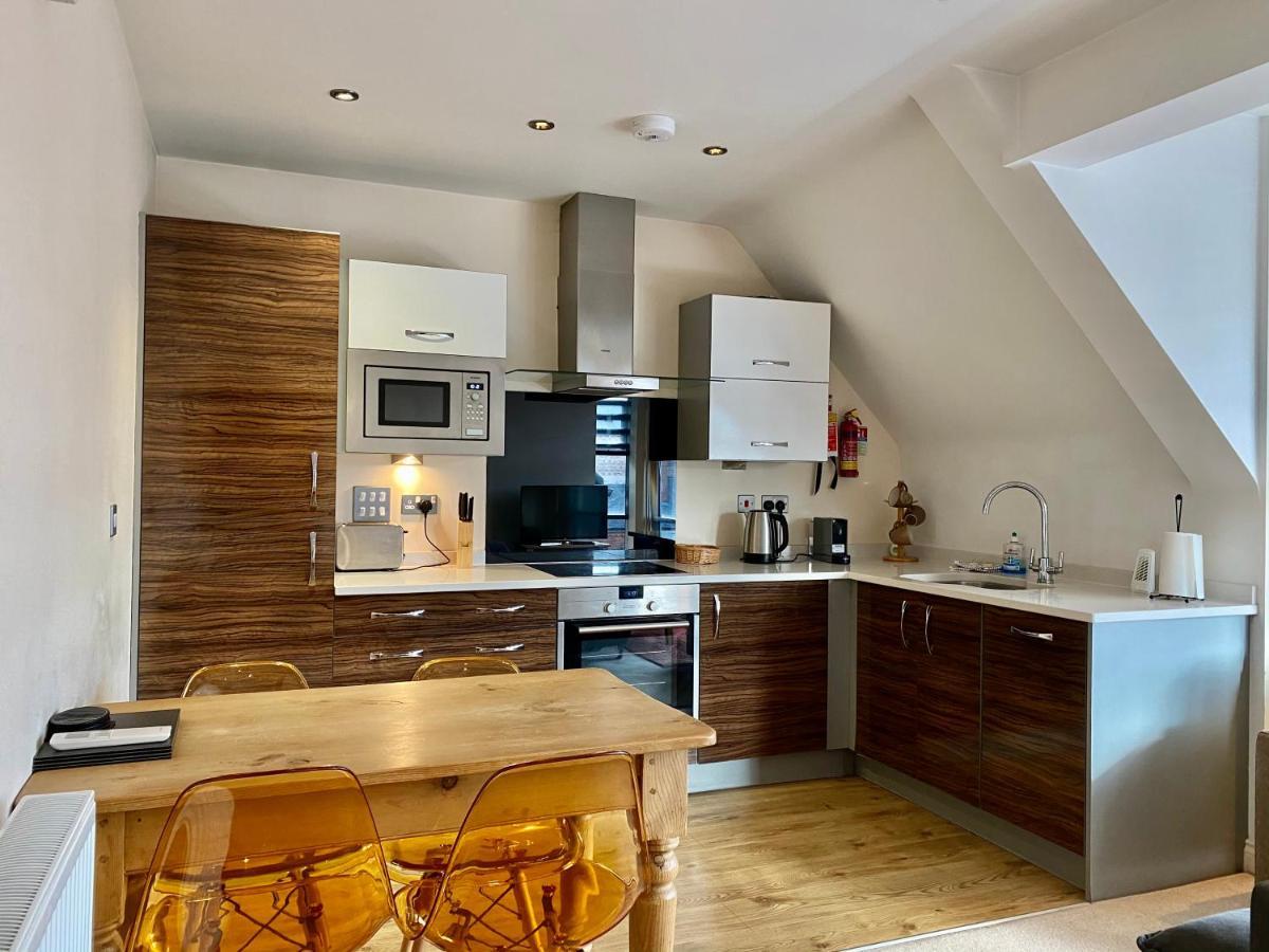 Churchill Two Bedroom Apartments With Free Parking And The Minster View York Extérieur photo