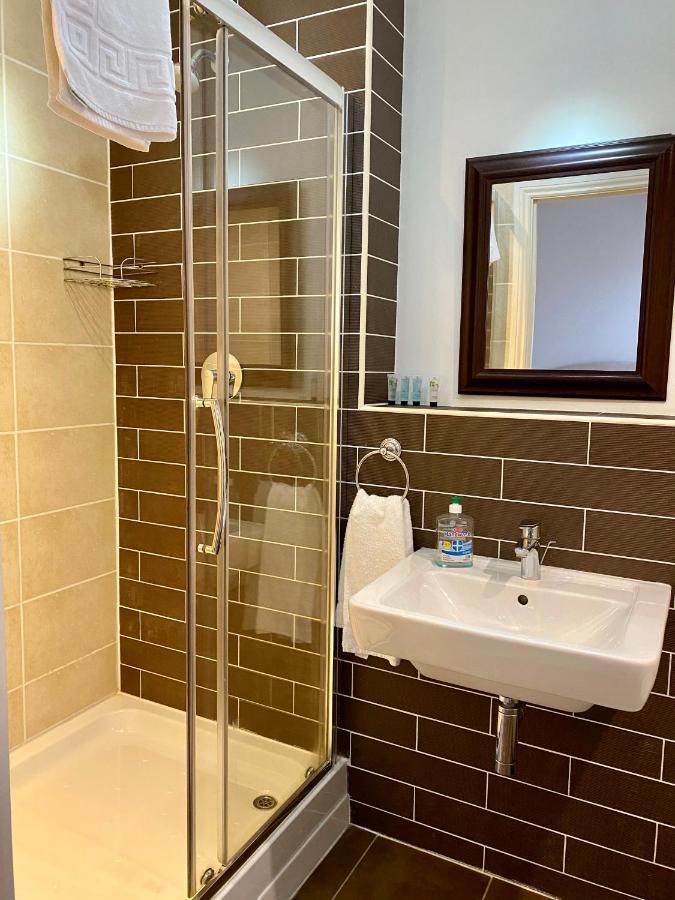 Churchill Two Bedroom Apartments With Free Parking And The Minster View York Extérieur photo