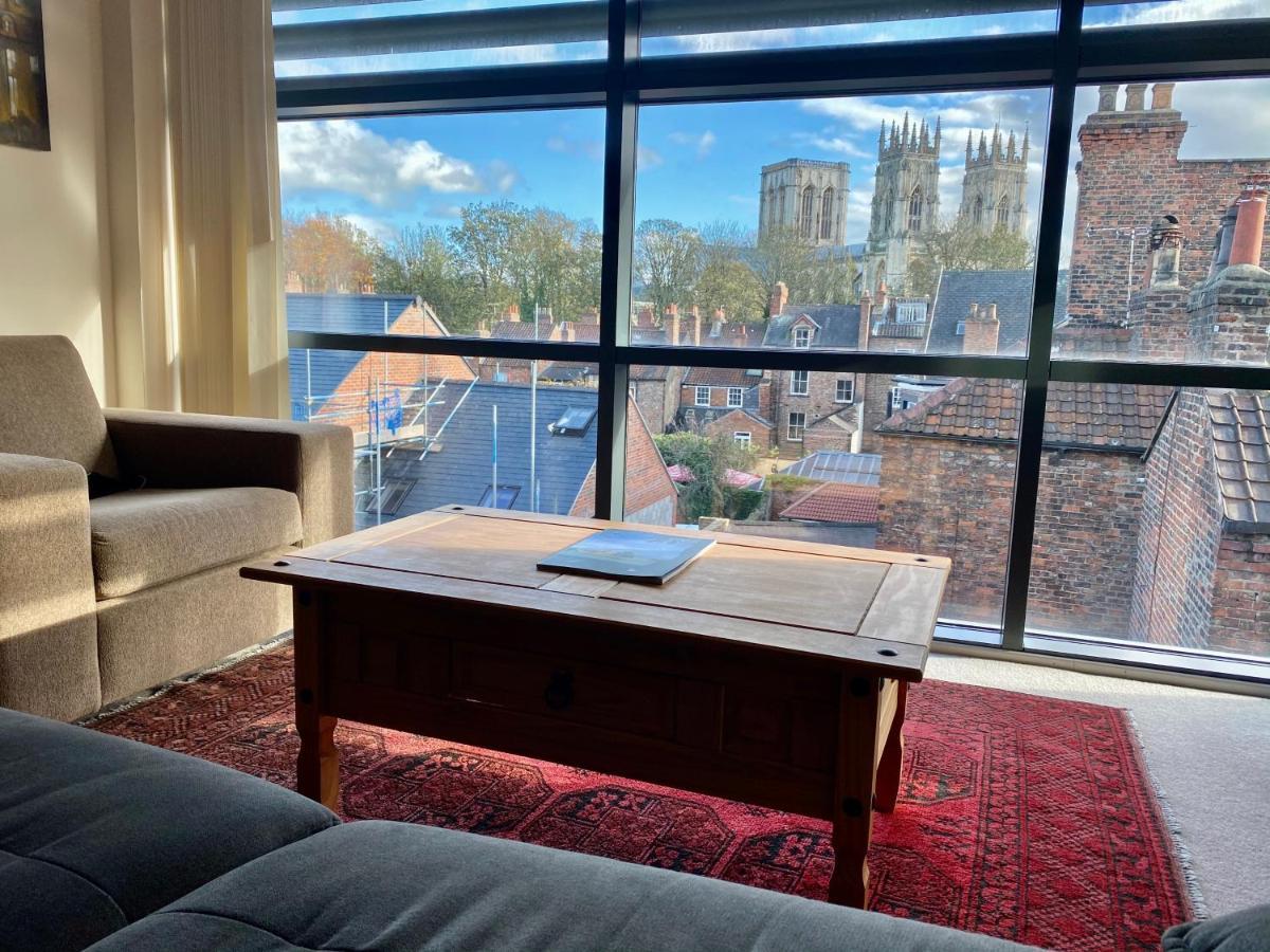 Churchill Two Bedroom Apartments With Free Parking And The Minster View York Extérieur photo