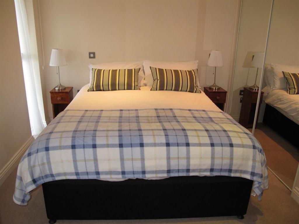 Churchill Two Bedroom Apartments With Free Parking And The Minster View York Chambre photo