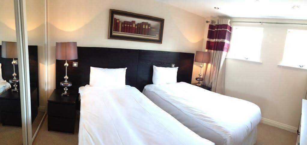 Churchill Two Bedroom Apartments With Free Parking And The Minster View York Extérieur photo